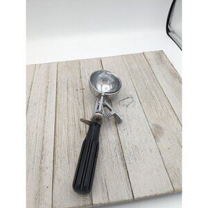 Peerless Metal Ice Cream Scoop Black Handle